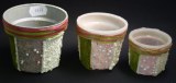 Lot 3 pots en plastique decore perles/fil vert/rose/blanc, tailles : 4, 5 et 6cm