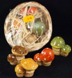 Champignons en ceramique dans corbeille, 4,5 cm, 4 types